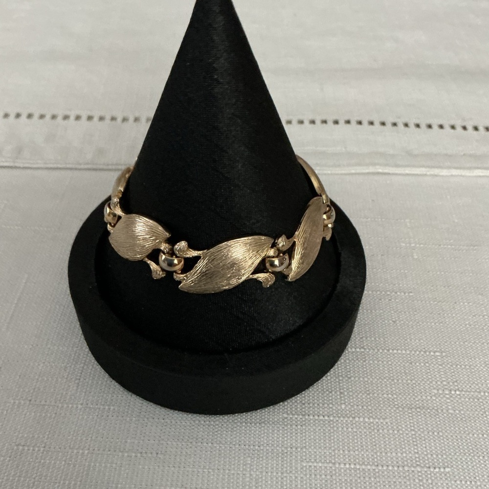 Monet Vintage Abstract Leaf Gold Plated Bracelet